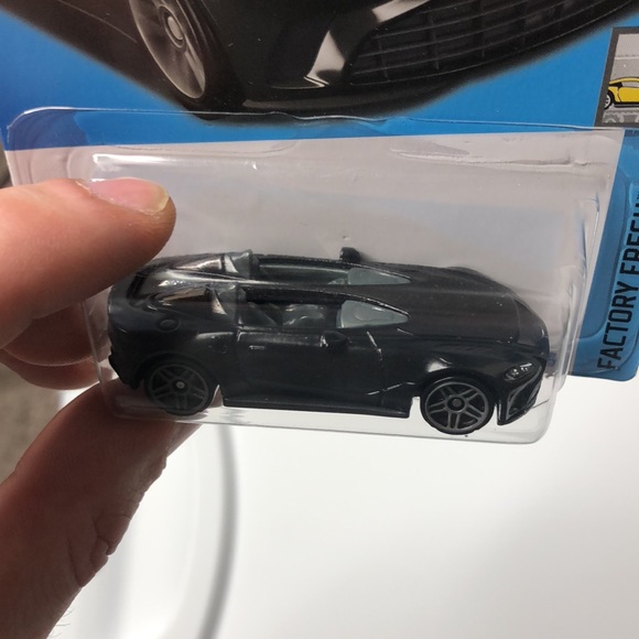 Aston Martin V 12 speedster - Picture 3 of 8